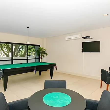 Dois quartos, lindo, garagem, Condomínio Clube Sky by UROOMS-2
